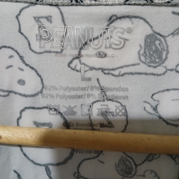 Peanuts Snoopy Women’s gray Pajama Set Size: L (NEW) - Picture 6 of 9